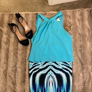 Teal Top. Size Medium